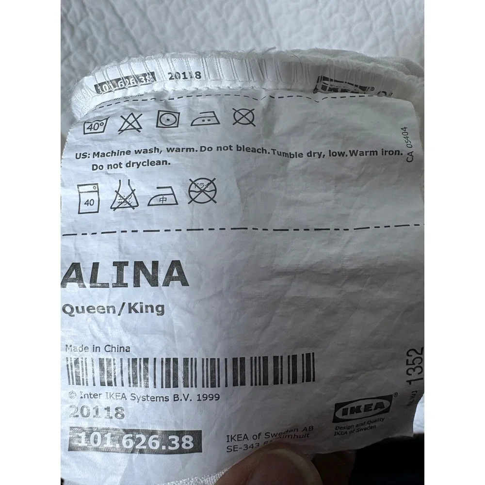 IKEA Alina White Quilted‎ Pillow Shams Set of 2 Square 26x26 Zip Bedding Decor